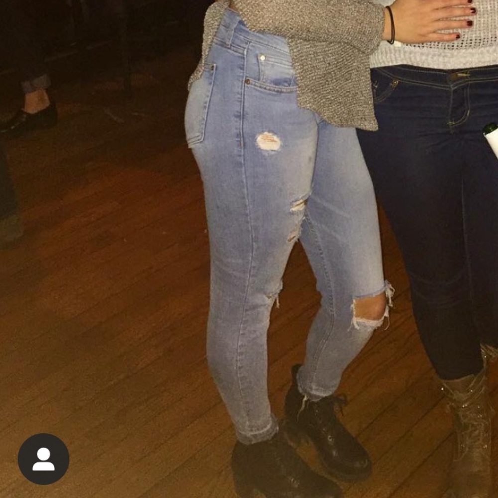 Light wash ripped skinny jeans